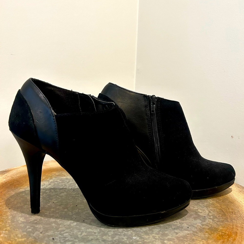 Women’s Suede Ankle Booties. With side zippers. Size 9
